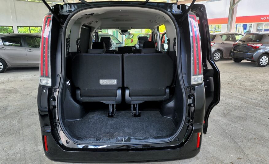 2018 Toyota Noah 8-seater MPV