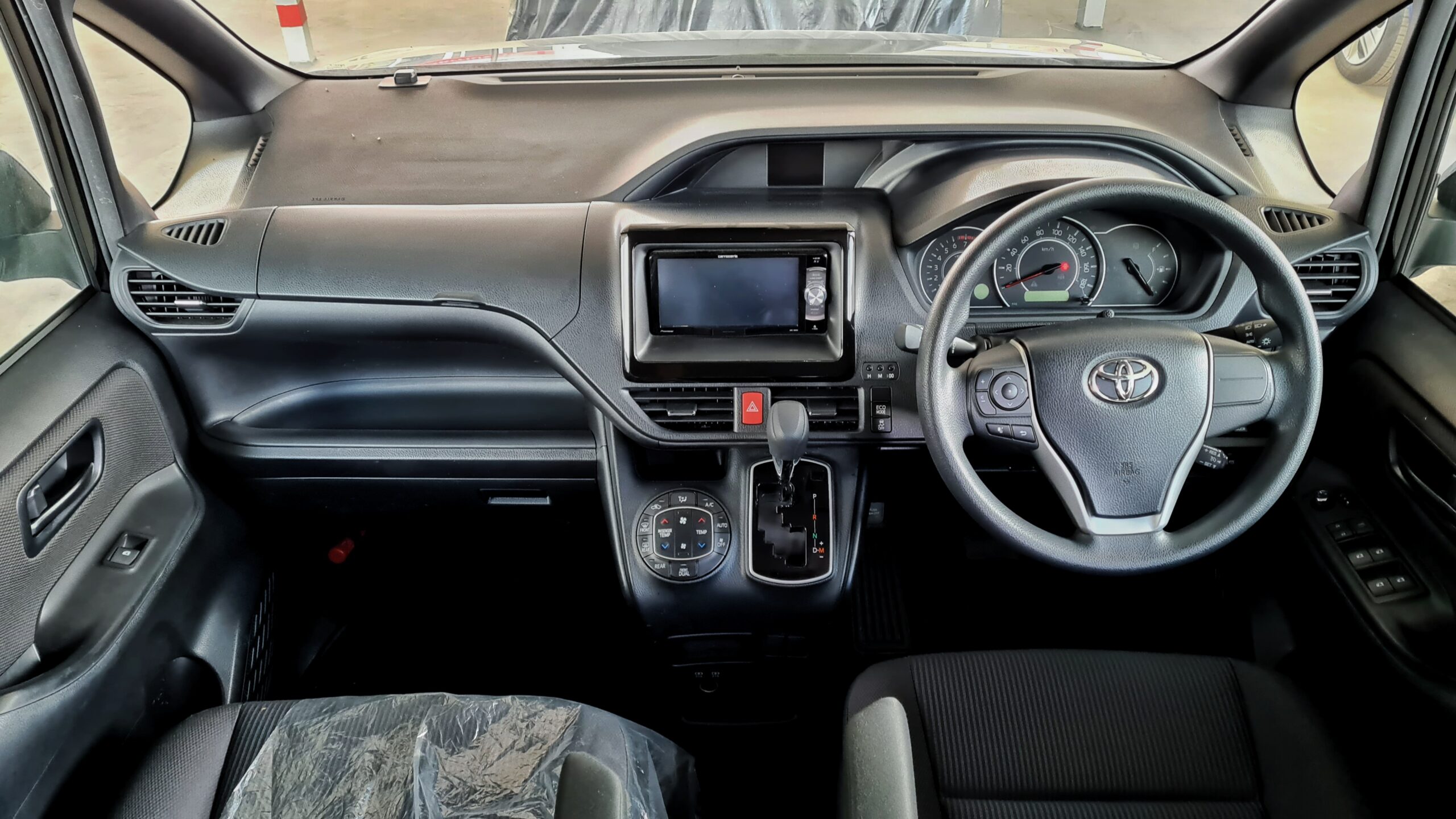 2018 Toyota Noah 8-seater MPV